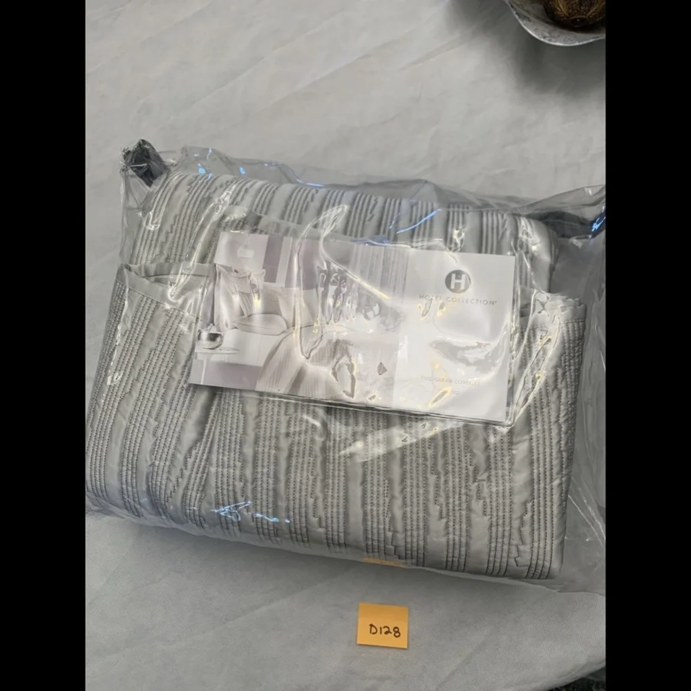 NIB Hotel Collection Silverwood Full/Queen Quilted Coverlet‎ Blanket